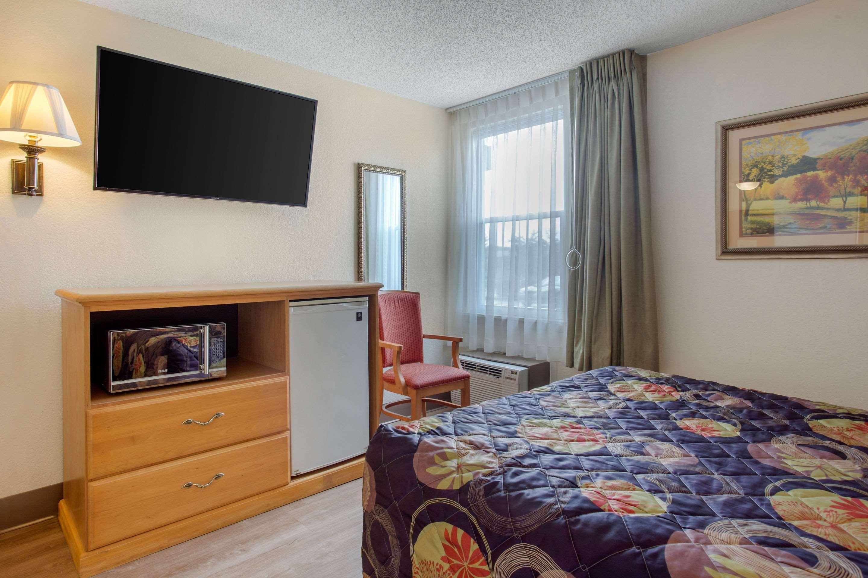 Rodeway Inn *